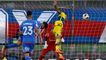 Futbol, Universidad de Chile vs Everton
Fecha 26, Campeonato nacional 2023.
El jugador de Everton Matias Campos, centro, marca su gol contra Universidad de Chile durante el partido de primera division disputado en el estadio Santa Laura en Santiago, Chile
06/11/2023
Dragomir Yankovic/Photosport
Football, Universidad de Chile vs Everton
26th date, Campeonato Nacional 2023.
Everton's player Matias Campos, center, scorer his goal against Universidad de Chile during the first division match at the Santa Laura stadium in Santiago, Chile.
06/11/2023
Dragomir Yankovic/Photosport