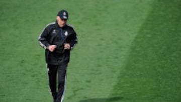 Ancelotti, durante el entrenamiento del Real Madrid.