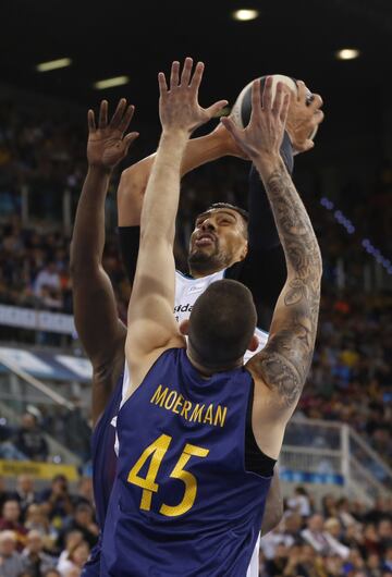 El 'efecto Pesic' levanta al Bar?a en un final pol¨¦mico