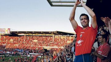 Cruchaga, ovacionado en el d&iacute;a de su retirada, tras el Osasuna-Real Madrid.