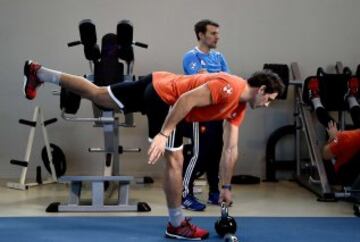 La selección francesa de rugby ultima su preparación de cara al Torneo de las Seis Naciones que comenzará el 6 de febrero. En la imagen, Remi Lamerat.