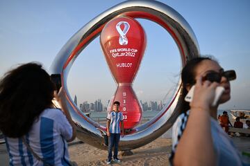 Argentina's fans take photos with the FIFA World Cup countdown clock