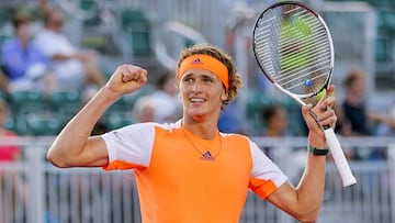 El alem&aacute;n Alexander Zverev celebra suvictoria ante el suizo Stan Wawrinka en cuarta ronda del Abierto de Miami.