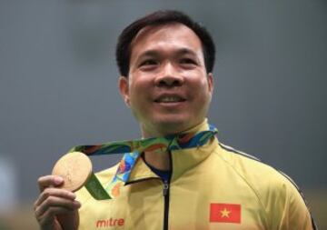 El vietnamita logró el récord olímpico en 10 m pistola de aire masculino con 202.5 puntos consiguiendo el oro.