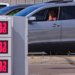 Gas prices for Thanksgiving: will they go up or down?