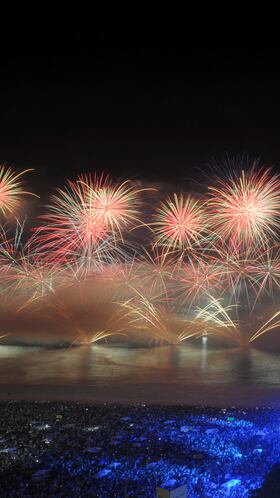 Fireworks explode during New Year's celebrations at the Copacabana beach in Rio de Janeiro, Brazil, January 1, 2026. REUTERS/Tita Barros
