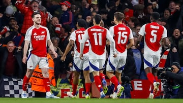 London (United Kingdom), 08/04/2025.- Declan Rice of Arsenal (L) celebrates with his teammates after scoring the 1-0 goal during the UEFA Champions League quarter-final 1st leg match between Arsenal FC and Real Madrid in London, Britain, 08 April 2025. (Liga de Campeones, Reino Unido, Londres) EFE/EPA/TOLGA AKMEN