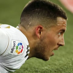 Una Liga cogida con pinzas