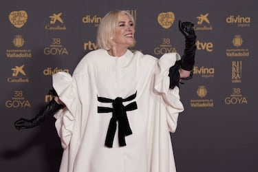 Susi Sánchez en la alfombra rosa con un diseño de Beatriz de la Cámara.