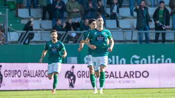 Sabin Merino, celebrando un gol con el Racing de Ferrol.