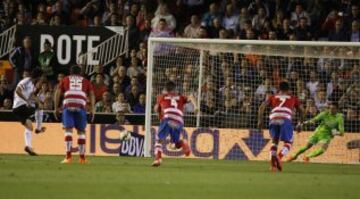 2-0. Dani Parejo anotó el segundo gol desde los once metros.