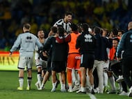 Los jugadores del Castellón celebran un gol.