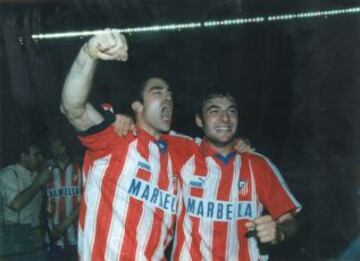 Soloz¨¢bal y Santi Denia celebrando.