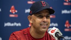 El puertorrique&ntilde;o Alex Cora ha sido el m&aacute;nager de los Boston Red Sox en tres de las &uacute;ltimas cuatro temporadas y registra un r&eacute;cord de 284-202.