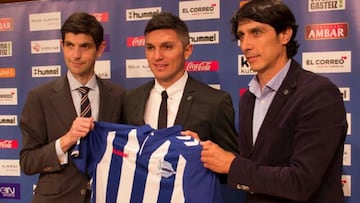 Presentación oficial de Daniel Torres como nuevo jugador del Alavés de España.