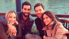 Álvaro Arbeloa y Xabi Alonso con sus mujeres, Carlota Ruiz y Nagore Aramburu.