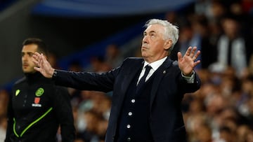 Ancelotti, durante un partido en el Bernabéu.