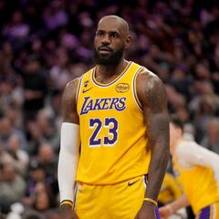 LeBron James admits to having “emotional moment” in Lakers loss