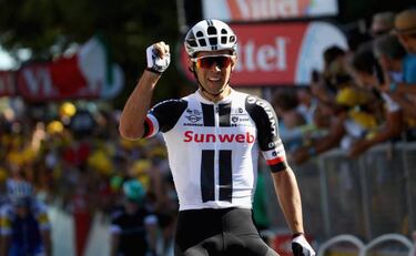 Froome leads Tour as Matthews claims 14th stage