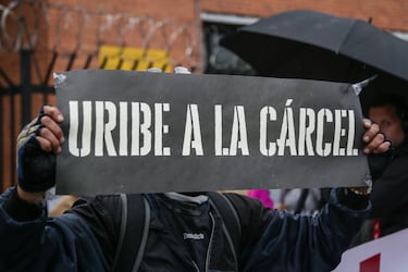 El último giro del caso Álvaro Uribe Vélez: se amplía el plazo