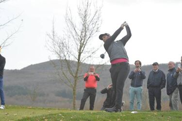 Así es una jornada junto a Rahm en un campo de golf