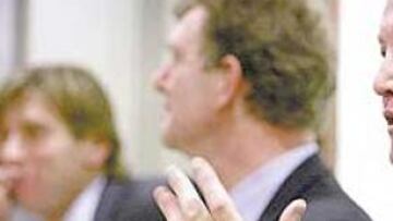 <b>RUMBO LONDRES O MÚNICH.</B> Van Gaal dejó el Ajax por incompatibilidad con Koeman.