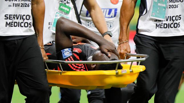 Susto en Colombia: Fuerte golpe de Davinson Sánchez con Alisson