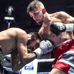 Jonfer regresa a la Casilla dando un recital frente Houya