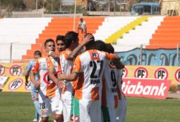 Fecha 3 vs Iquique. Cobresal comienza a hacerse fuerte en casa y golea 4-2 a los Dragones Celestes.