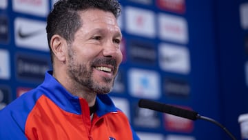 Simeone atiende a la prensa antes del partido contra el Barça.