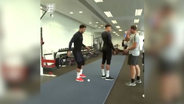 La divertida broma de Kyle Walker a Dele Alli: ojo a su cara