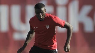 Amadou con el Sevilla. 