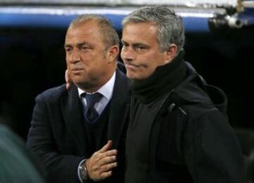 El saludo entre Jos&eacute; Mourinho y Fatih Terim.