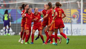 Las jugadoras de Espa&ntilde;a celebran el gol de Aitana.