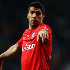 Luis Suárez celebra los 35 años con el futuro por definir