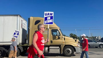 The standoff between the Big 3 and the UAW continues, where negotiations stand and all you need to know about the strike.