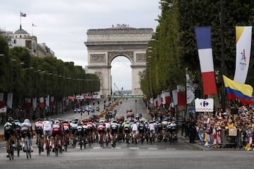 Así fue la última etapa del Tour: El paseo por París