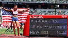 Sydney McLaughlin celebra su oro en 400 vallas con r&eacute;cord del mundo.