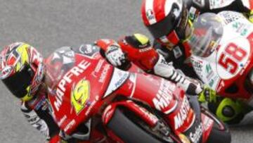 <b>ALTA TENSIÓN. </b>Simoncelli rodó siempre muy cerca del líder Bautista y por eso no pudo esquivarle.