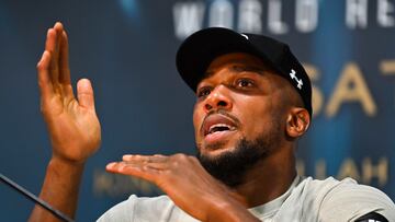 Jeddah (Saudi Arabia), 21/08/2022.- Anthony Joshua of Great Britain speaks during a post-fight press conference following his defeat against Oleksandr Usyk of Ukraine, during the world heavyweight title fight between IBF, WBA and WBO titleholder Oleksandr Usyk and his challenger Anthony Joshua at Jeddah Superdome, Saudi Arabia, 21 August 2022. It is the second bout between the two after Usyk beat Joshua in London in September 2021. (Gran Bretaña, Arabia Saudita, Ucrania, Reino Unido, Londres) EFE/EPA/STR
