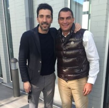 Con el arquero Gianluigi Buffon, campeón del mundo con Italia en 2006