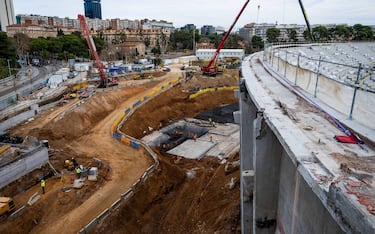 A finales de este mes de enero habrá aproximadamente 1.000 operarios implicados en las obras del Spotify Camp Nou y está previsto que esta cifra vaya en aumento.