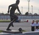 El Sevilla inaugura la estatua en recuerdo del fallecido Antonio Puerta