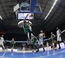 El Unicaja, jugando a medio gas, supera a un correoso Joventut