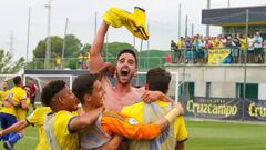 Los jugadores del C&aacute;diz celebran el ascenso a Segunda Divisi&oacute;n B.