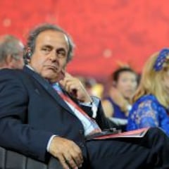 Platini dice que "restaurará" la imagen de FIFA si es presidente