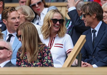 El actor Benedict Cumberbatch, junto a Julia Roberts y su marido Daniel Moder.