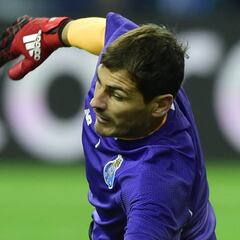 Iker Casillas podría seguir en el Oporto si se rebaja el sueldo