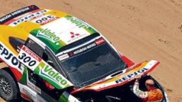 <b>ADIÓS DEL CAMPEÓN. </b>Ni siquiera Stephane Peterhansel se ha librado de la dureza de este Dakar.