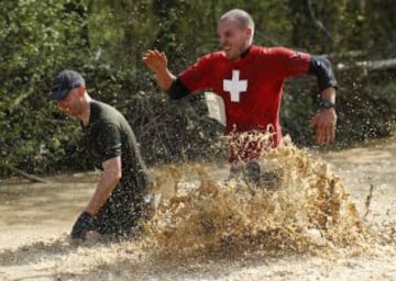 En Biere, el oeste de Suiza, se celebra una cómica y loca carrera en el barro, la conocida como "La Barjot Run", donde la imaginación juega un papel importante.